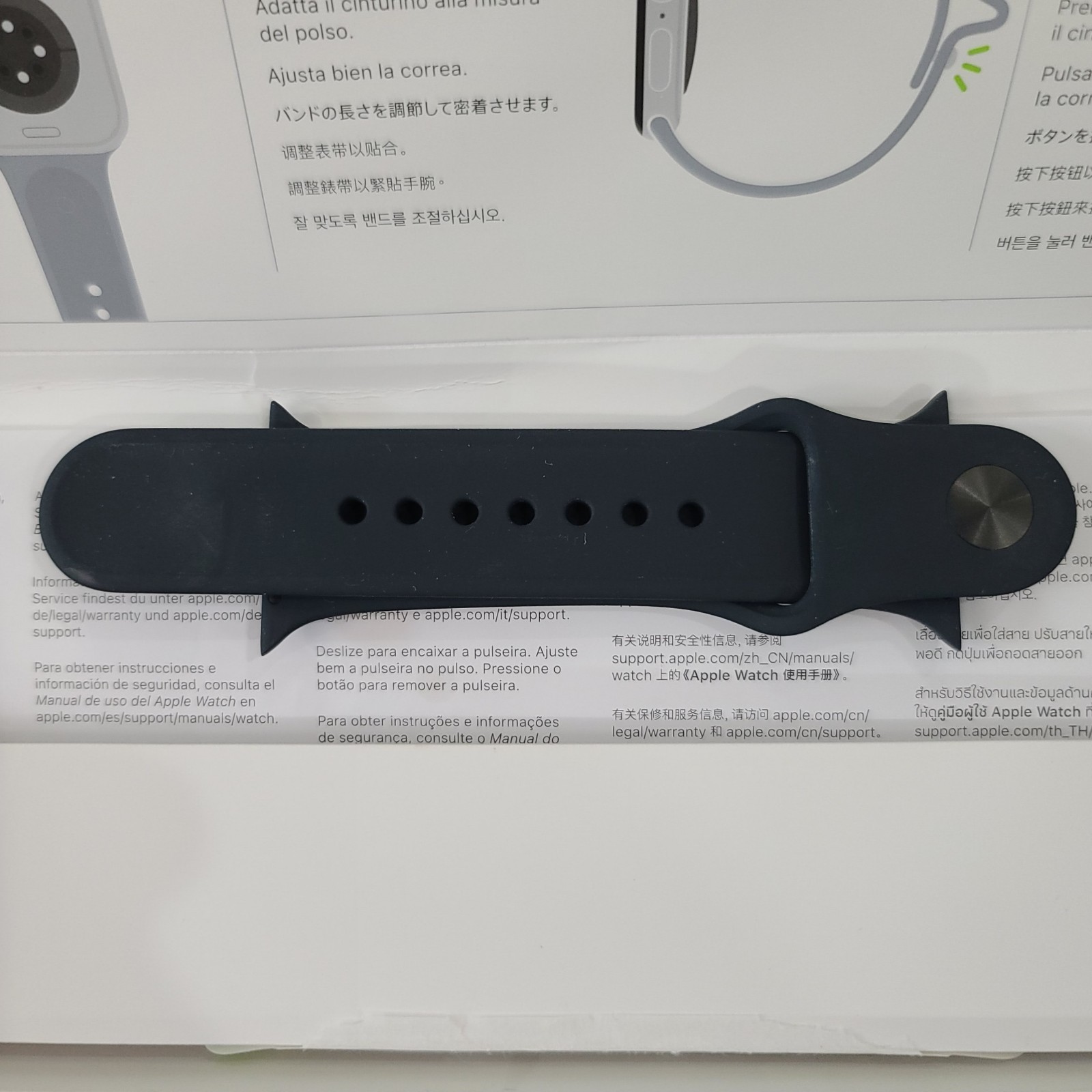 Apple Watch SE 2nd Gen GPS 40mm Midnight Case w Sport Band S/M MXE73LL/A 2024
