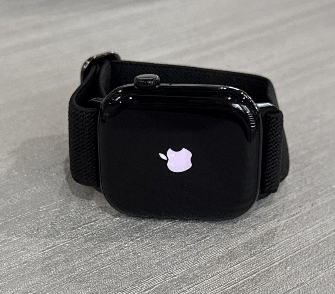 Apple Watch Series 10 46mm Black Aluminum Black Loop Band GPS LTE Broken Crown
