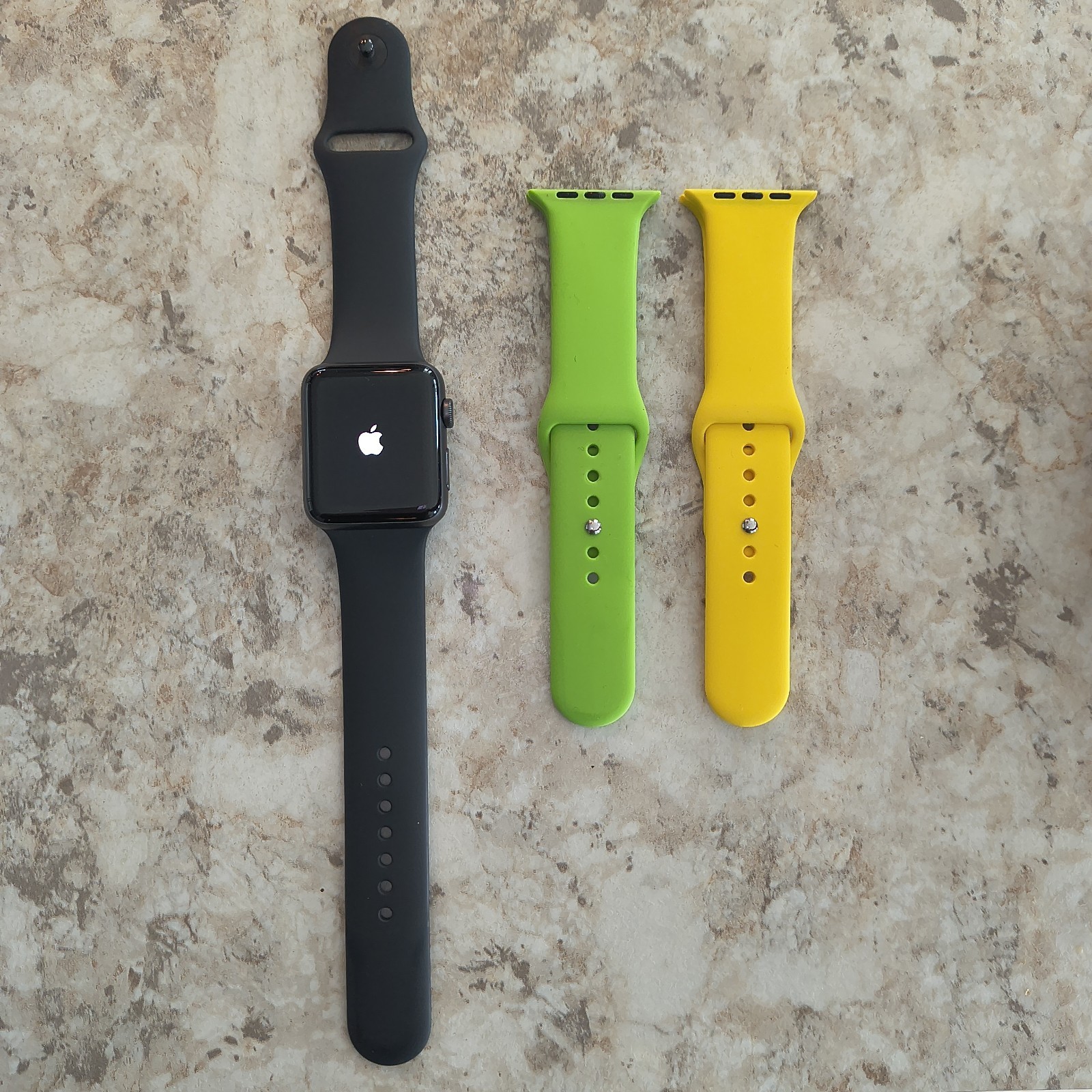 Apple Watch Series 3 42mm Aluminium Case with Sports Band – Space Gray/Black