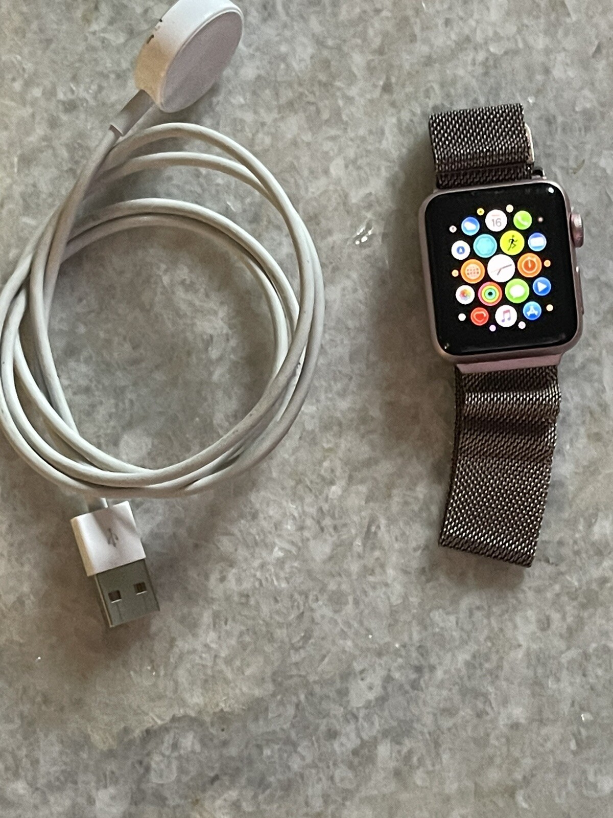 Apple Watch Series 3 38mm Rose Gold Case Aluminum Hand Band-Cellular. Unlocked