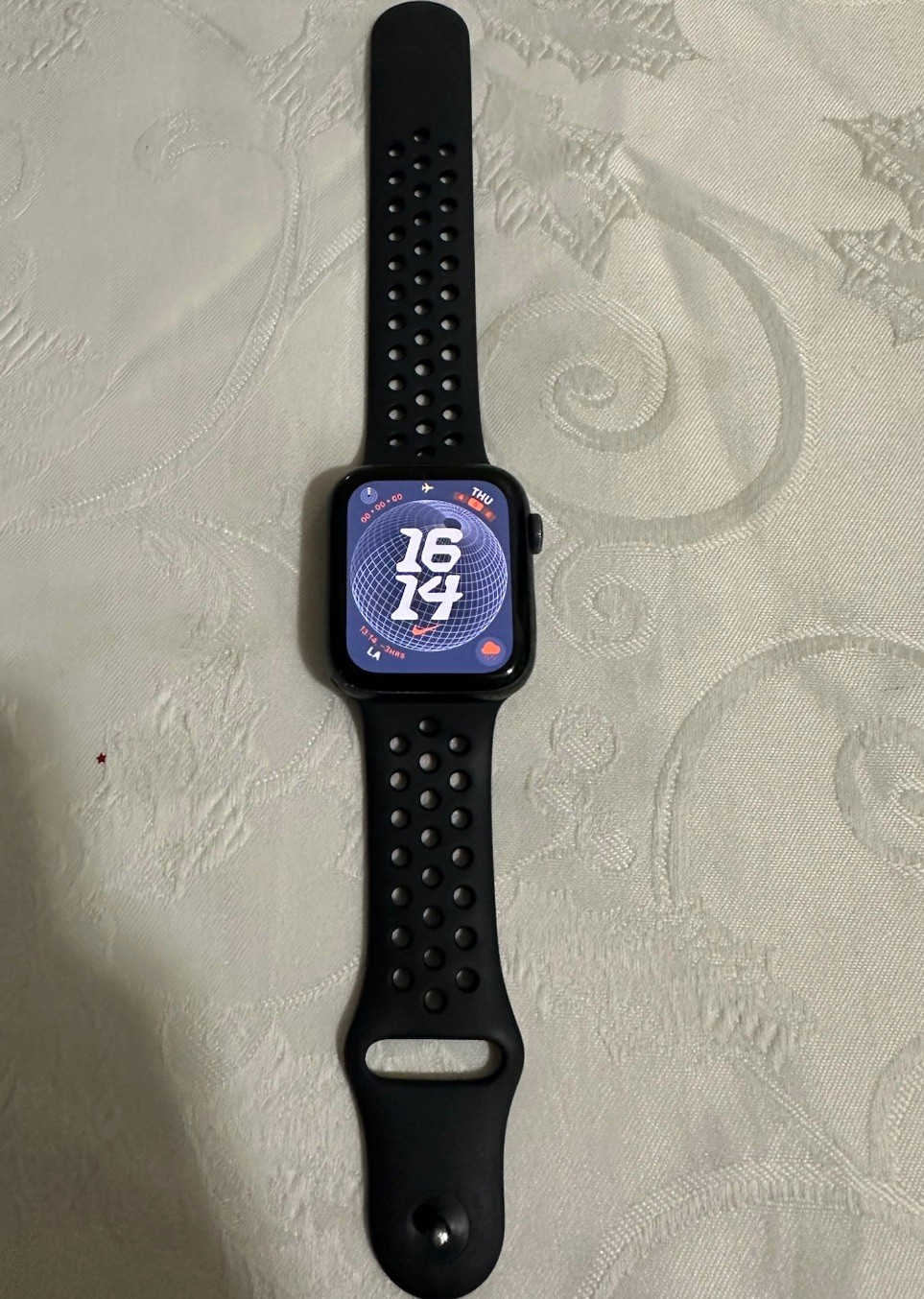 Apple Watch SE (1st Gen) 44mm GPS + Cellular Aluminum – Scratches on Screen