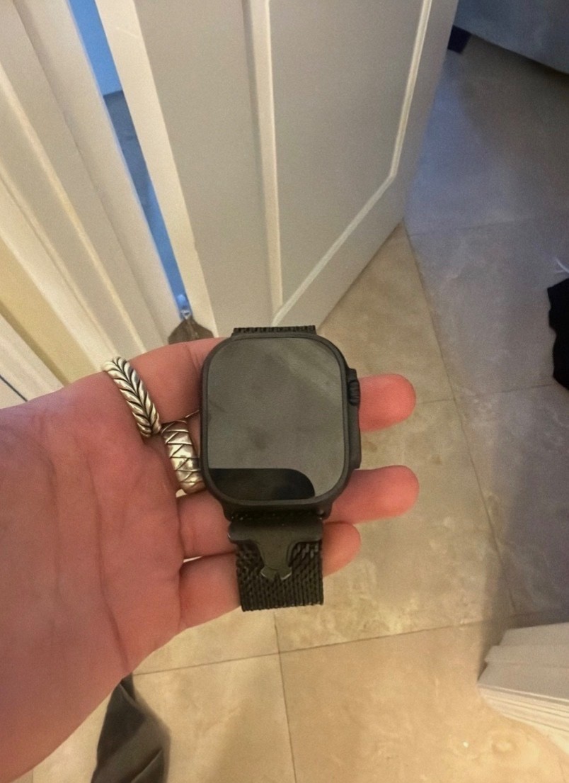 apple watch ultra 2 49mm titanium Milanese band