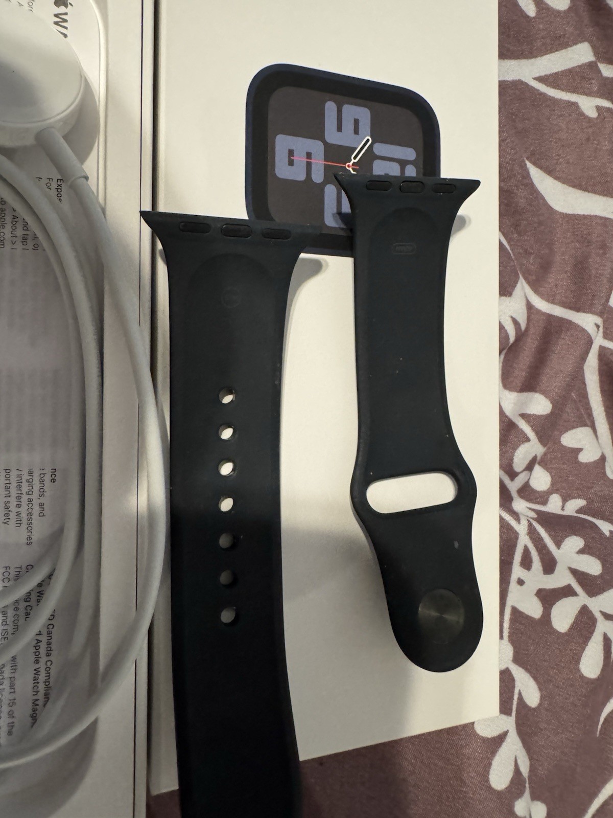 Apple Watch SE 2 (2022) 40mm Midnight Aluminum Case with Silicone Band, S/M