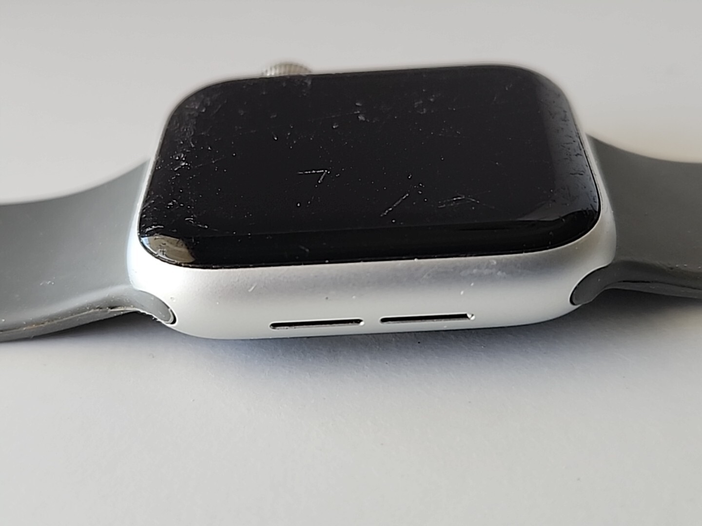 Apple Watch Series 4 (40mm) Aluminum/Ceramic Case GPS LTE WR 50m * UNLOCKED *