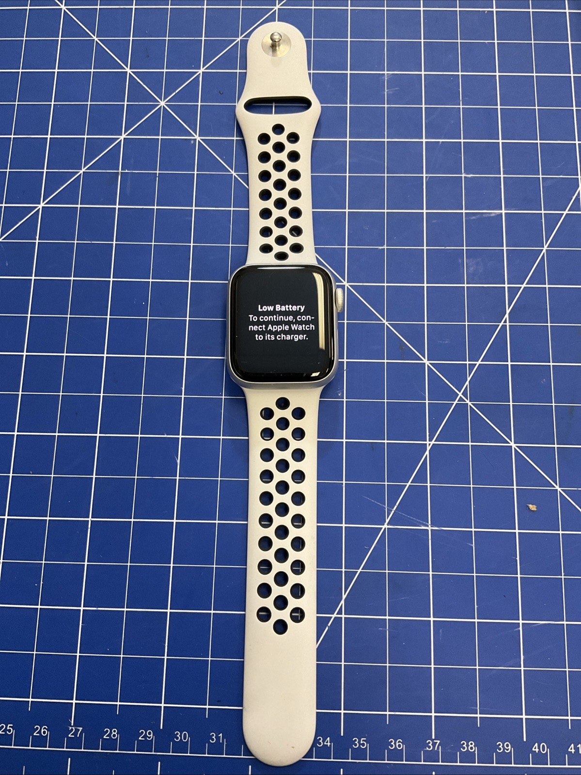 Apple Watch SE Nike 40mm Aluminum Case Read Description E538