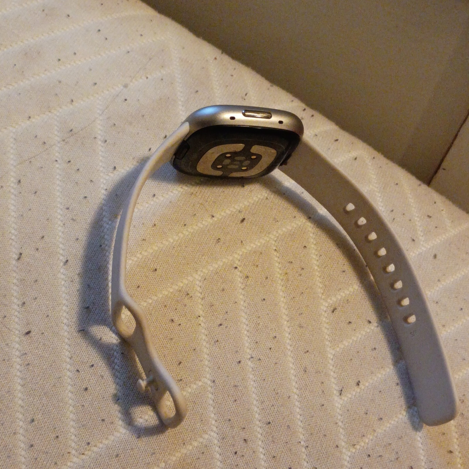 Fitbit Versa 2 40mm Silver Aluminum Case White Silicone Band Heart Rate