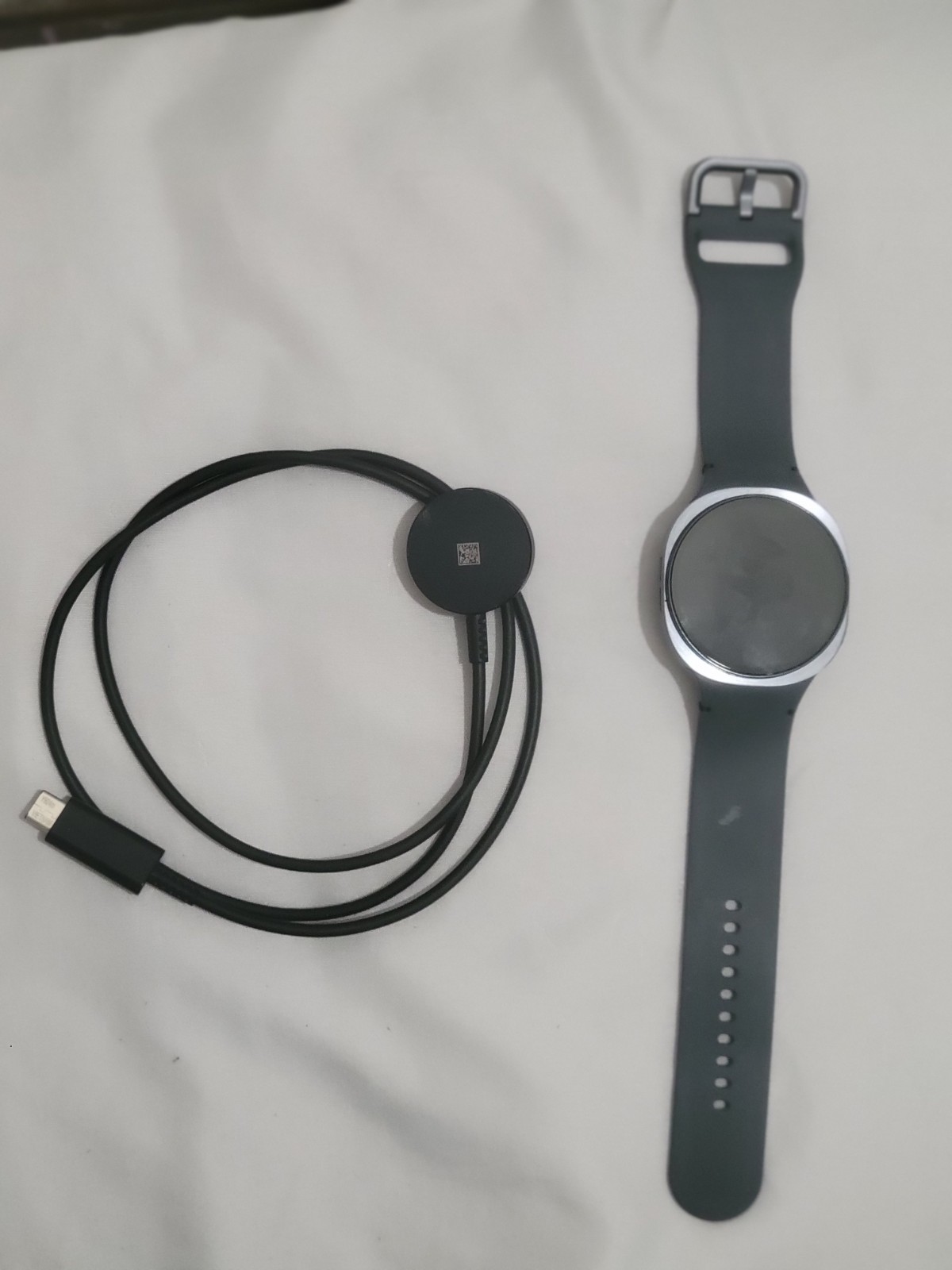 Samsung Galaxy Watch 44mm Silver Aluminum Case Dark Gray Silicone Band AMOLED