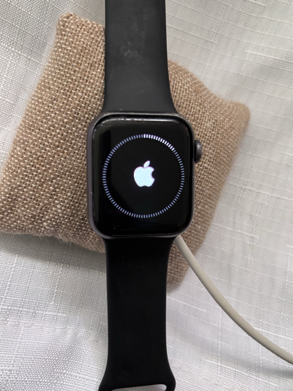Apple Watch Series 4 40mm (GPS + Cellular) Great Condition – NEEDS BATTERY