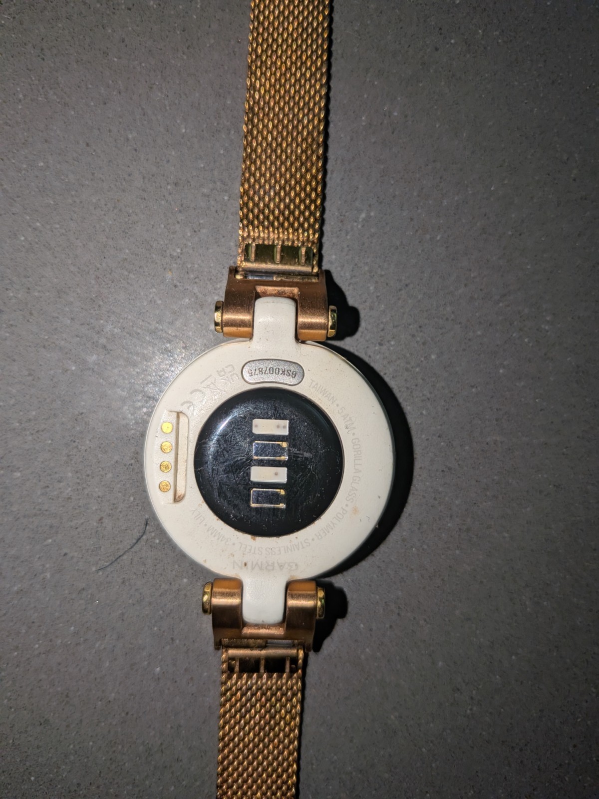 GARMIN Lily Classic White Cream & Gold Band Smartwatch W/ Bluetooth. LM98