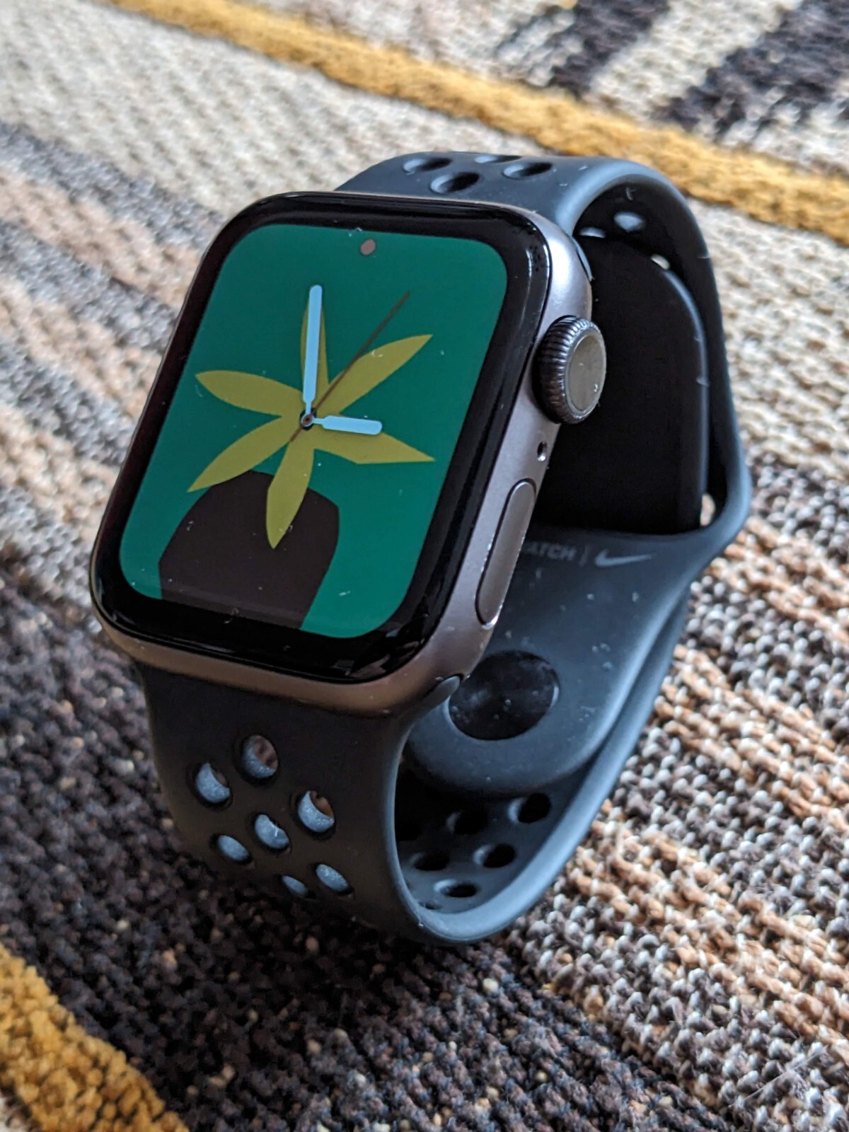 Apple Watch Series 5 Nike – 40mm Cassa in alluminio
