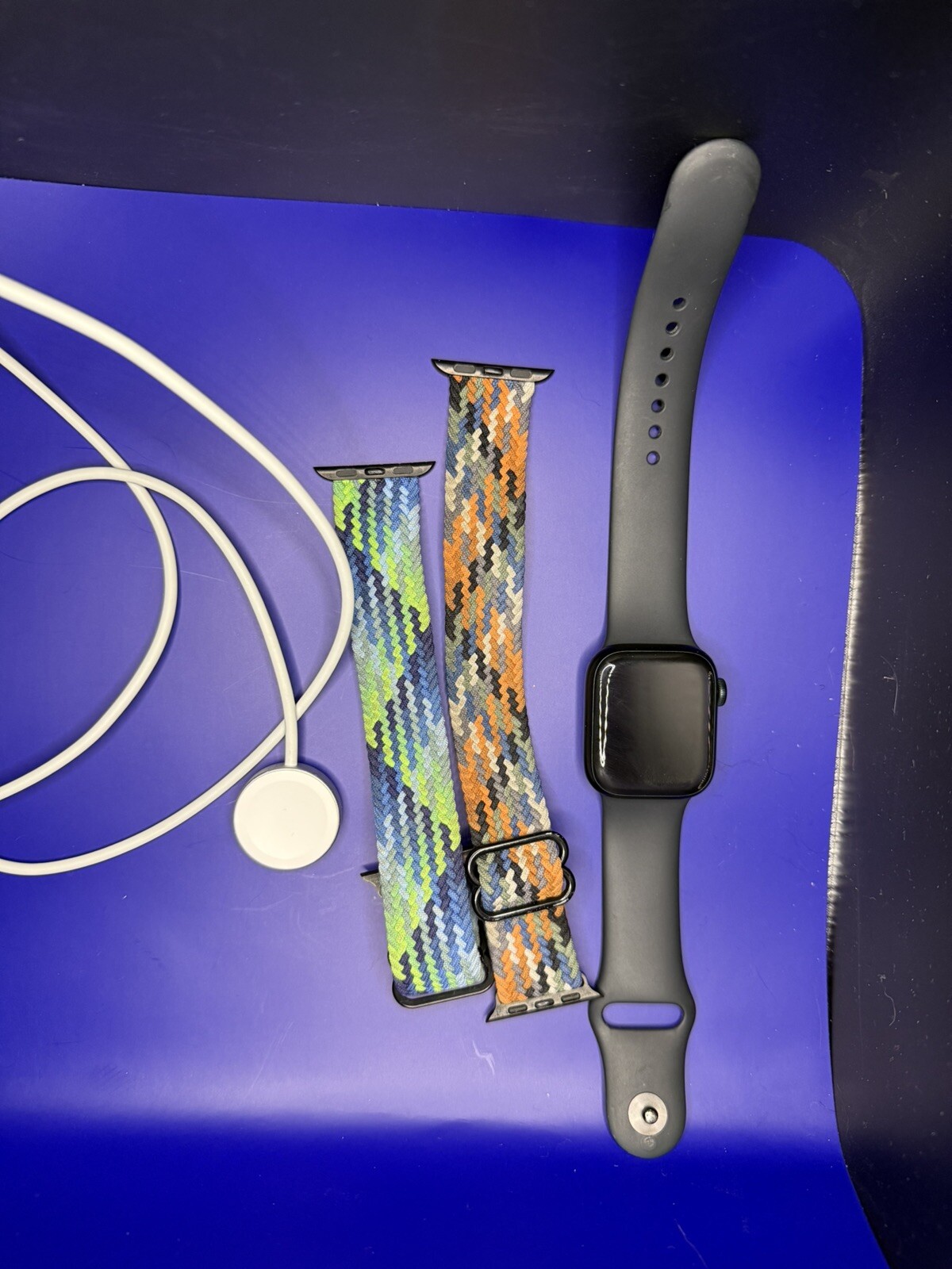 Apple Watch Series 8 41mm Midnight Aluminum – Midnight Sport Band.