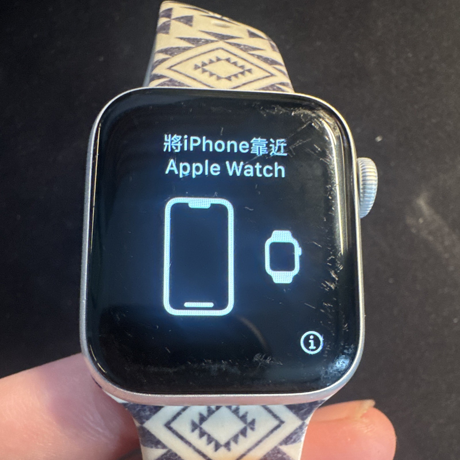 Apple Watch Series 5 40mm GPS Smartwatch Silver Aluminum Case White Band