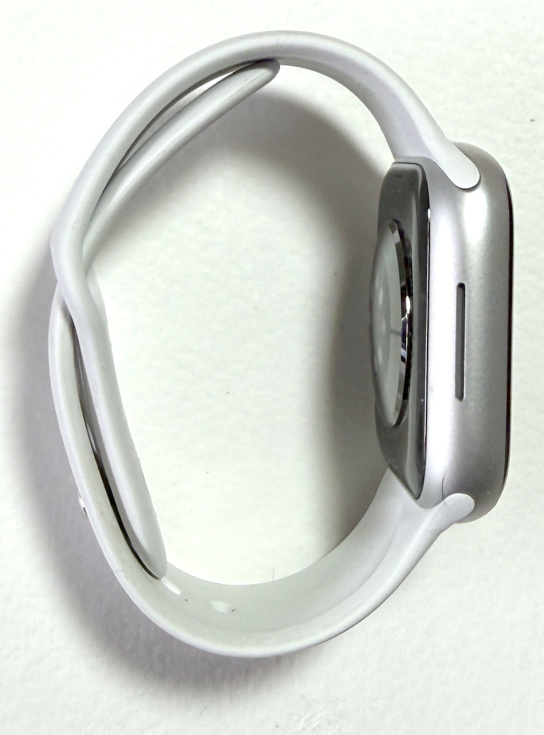 Apple Watch Series 8 41mm, Starlight Case with Sport Band (GPS + Cellular)