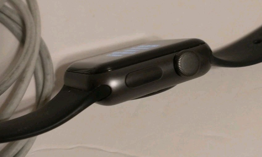 Apple Watch Series SE 1st Gen (GPS-LTE) 40mm Aluminum Sport band
