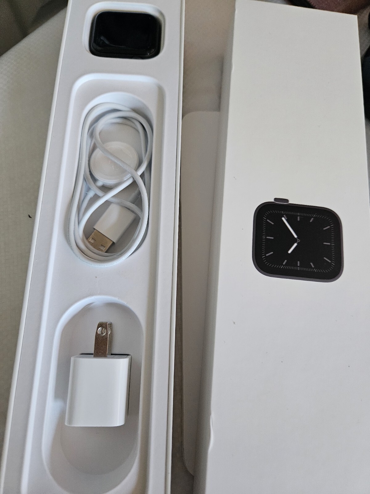 Apple Watch Series 5 40mm GPS – Aluminum Case – Open Box. Unlocked Black