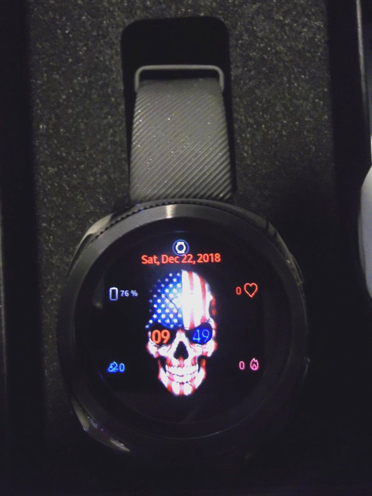 Samsung GEAR SPORT Smartwatch SM-R600NZKAXAR Never Used COMPLETE In Box