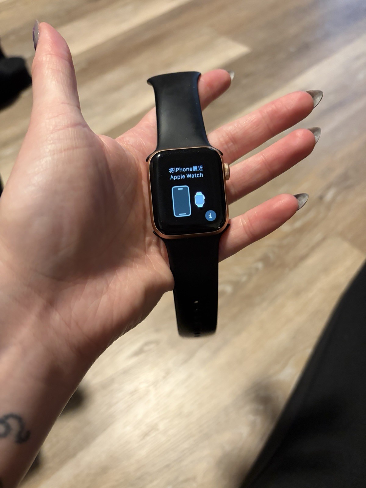 Apple Watch SE 40MM First Gen Rose Gold Bundle Factory Reset Unlocked