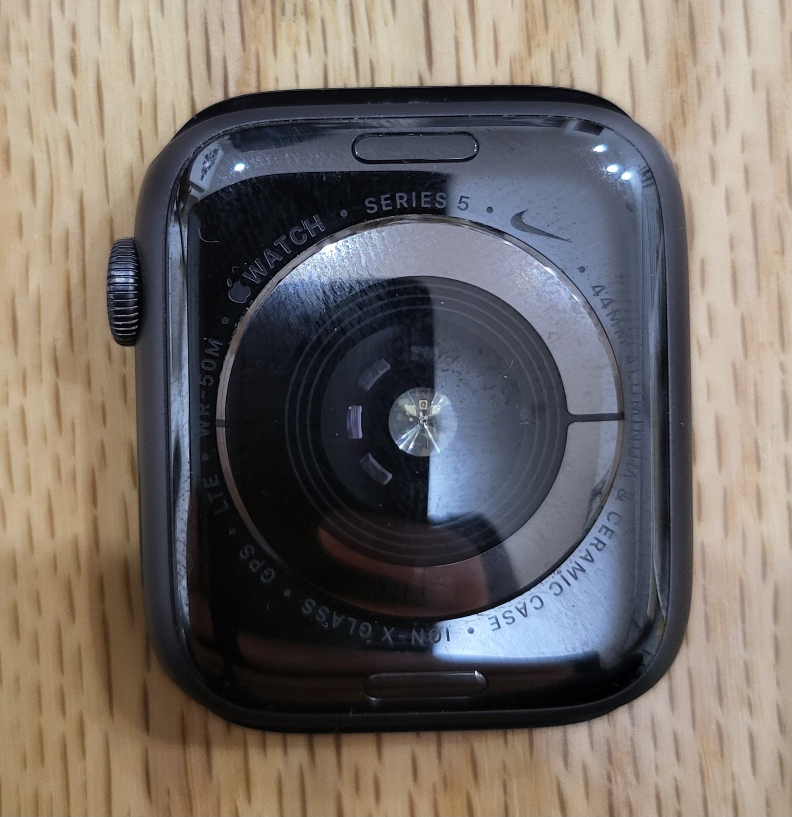 Apple Watch Series 5 44mm Gray Case (GPS) (MWVF2LL/A) Very Good