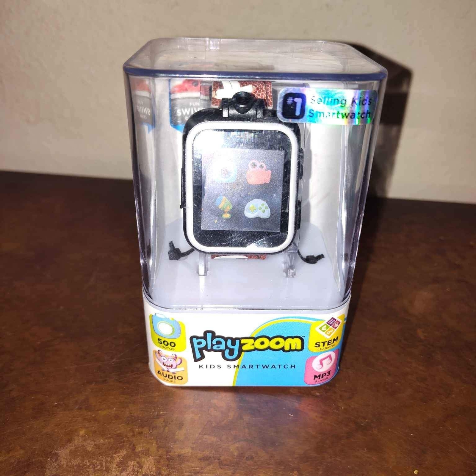 Itouch Playzoom smartwatch football print. AGES 4+