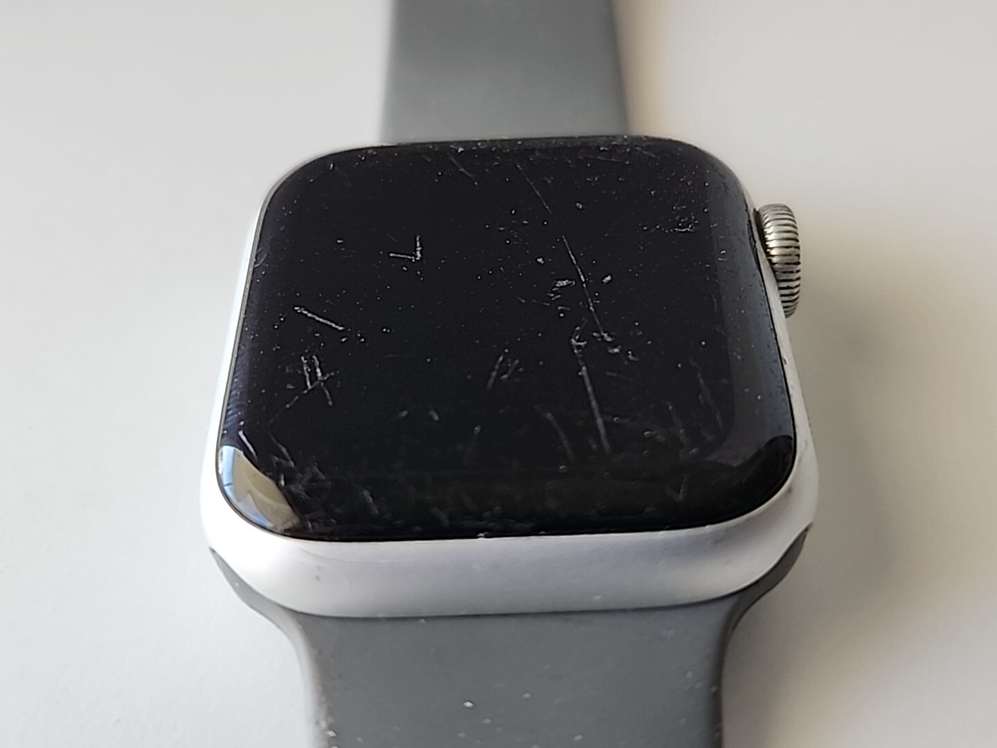 Apple Watch Series 4 (40mm) Aluminum/Ceramic Case GPS LTE WR 50m * UNLOCKED *