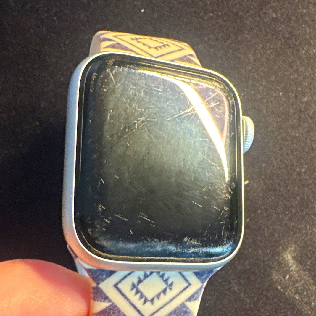 Apple Watch Series 5 40mm GPS Smartwatch Silver Aluminum Case White Band