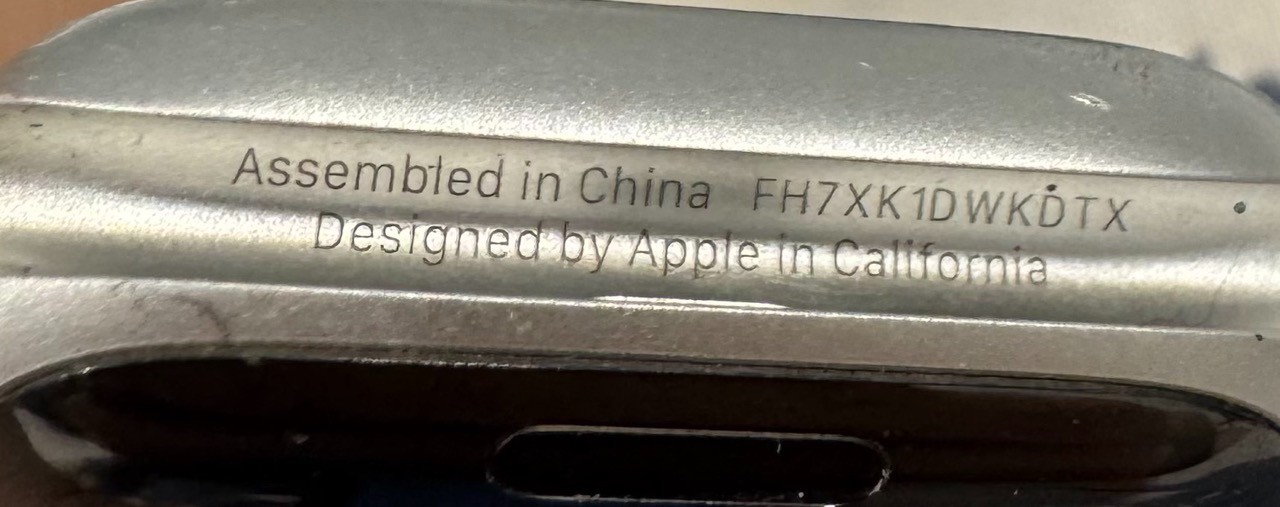 Apple Watch Series 4 40 mm Space Gray Aluminum Case GPS + Cellular, need battery