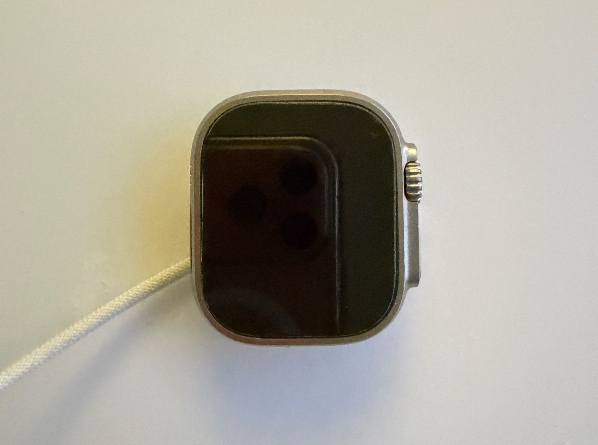 Unlocked Apple Watch Ultra 49MM Titanium Olive Green Alpine Loop MNH83LL/A
