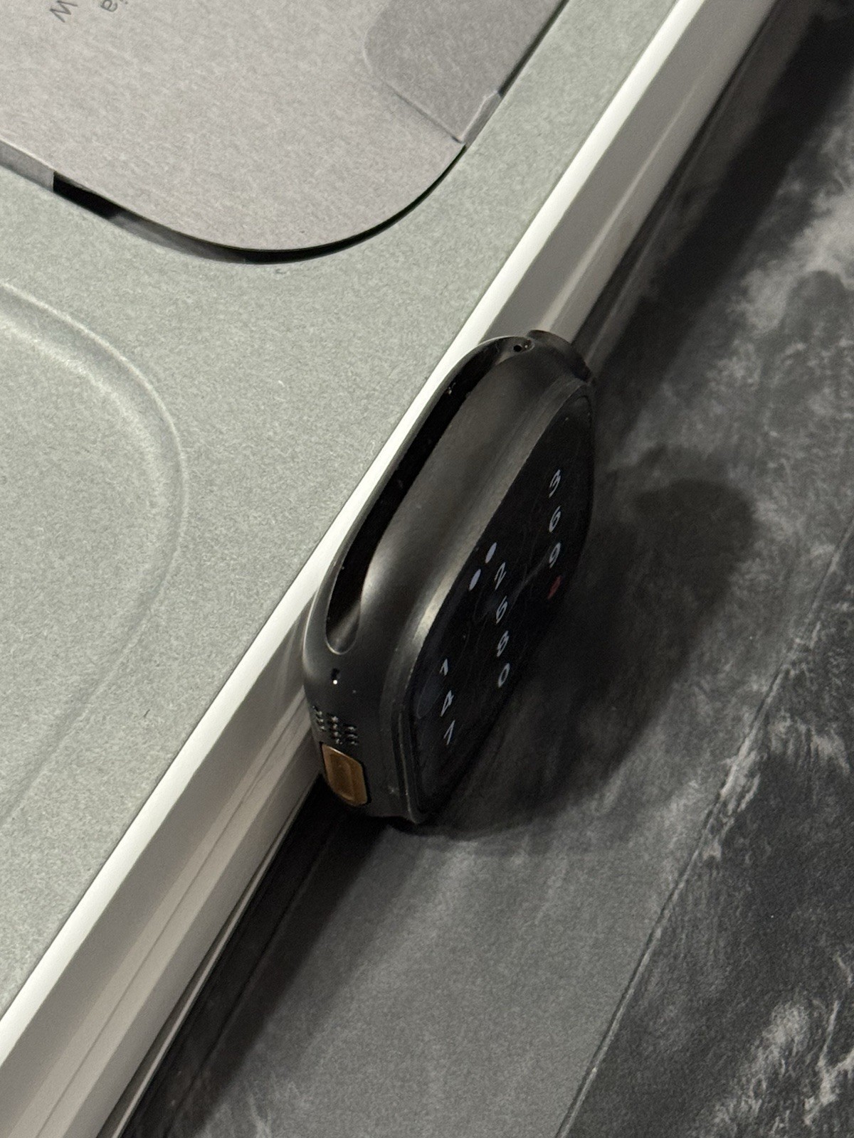 Apple Watch Ultra 3 Black Titanium Alpine Loop ( M ) Check Esn