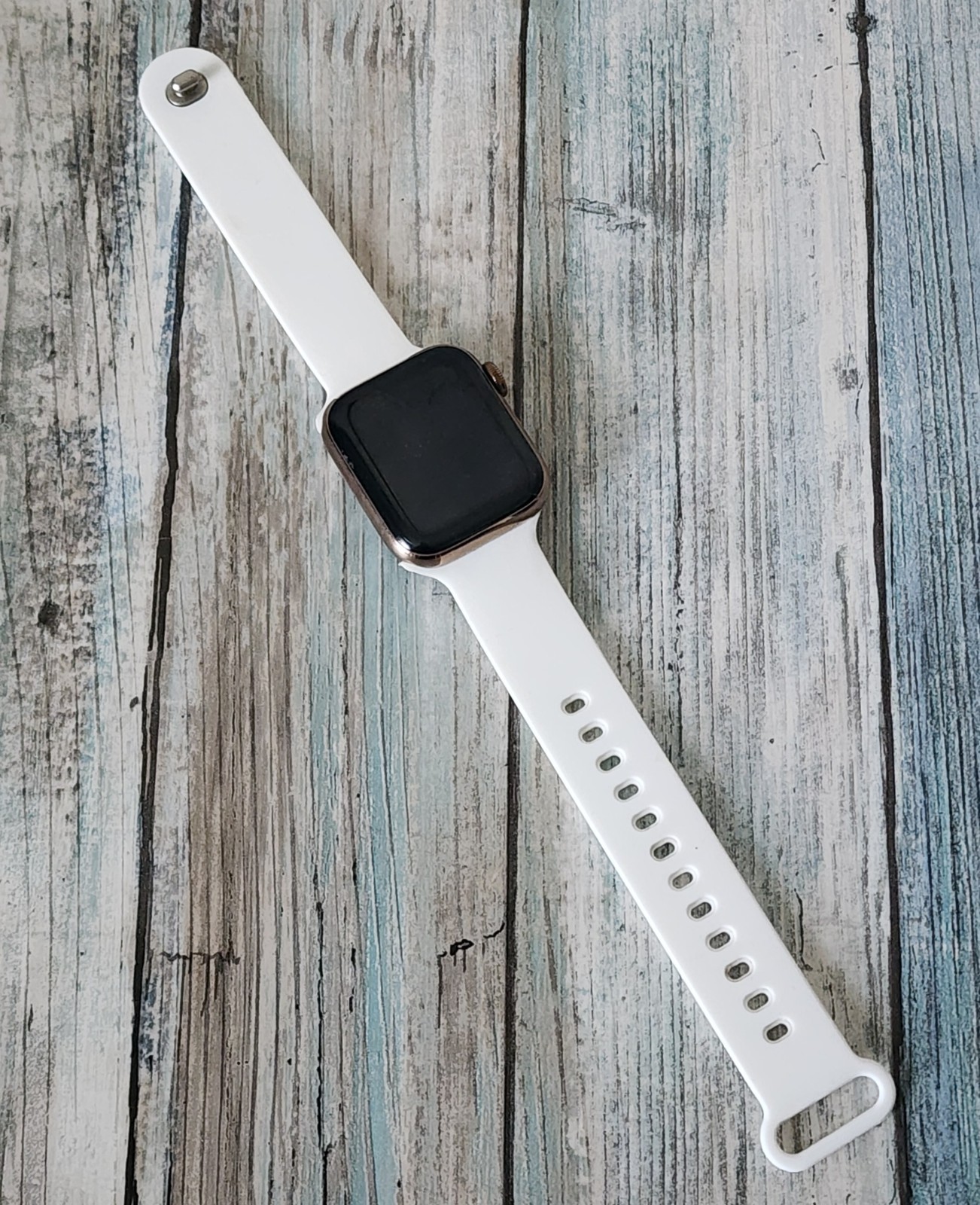 Apple Watch Series 4 – 40mm Stainless Steel WR-50M – Unlocked, Works – For Parts