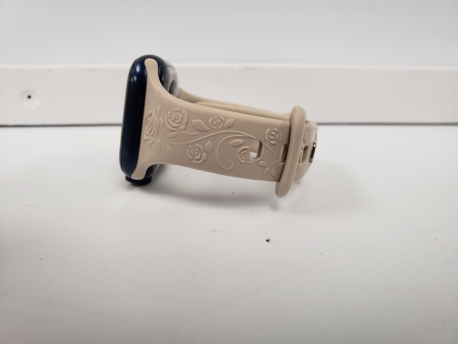 (80924-1) Apple A2293 Series 6 Smart Watch