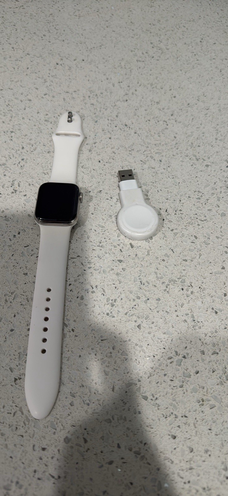 Apple Watch Series 6 GPS 40mm Silver Aluminum Case With White Sport Band