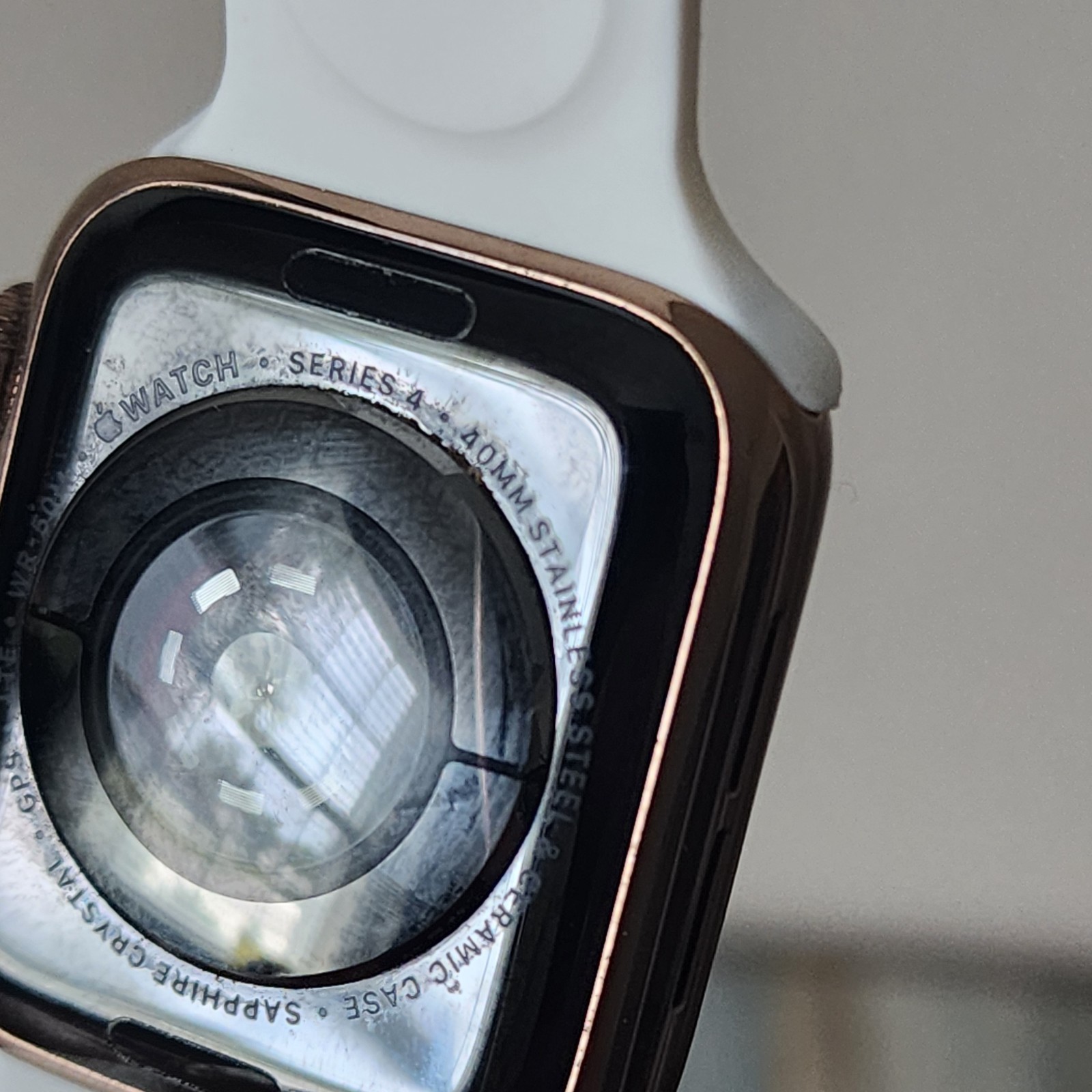 Apple Watch Series 4 – 40mm Stainless Steel WR-50M – Unlocked, Works – For Parts