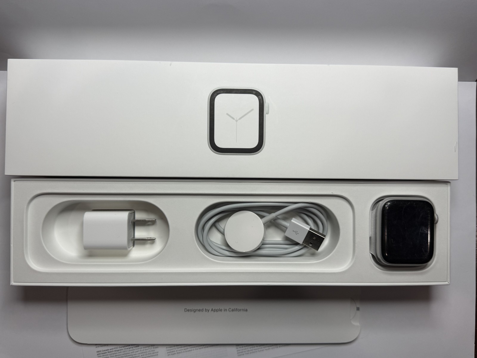 Apple Watch Series 4 A1978 44mm GPS Silver Aluminum Case in Original Apple Box