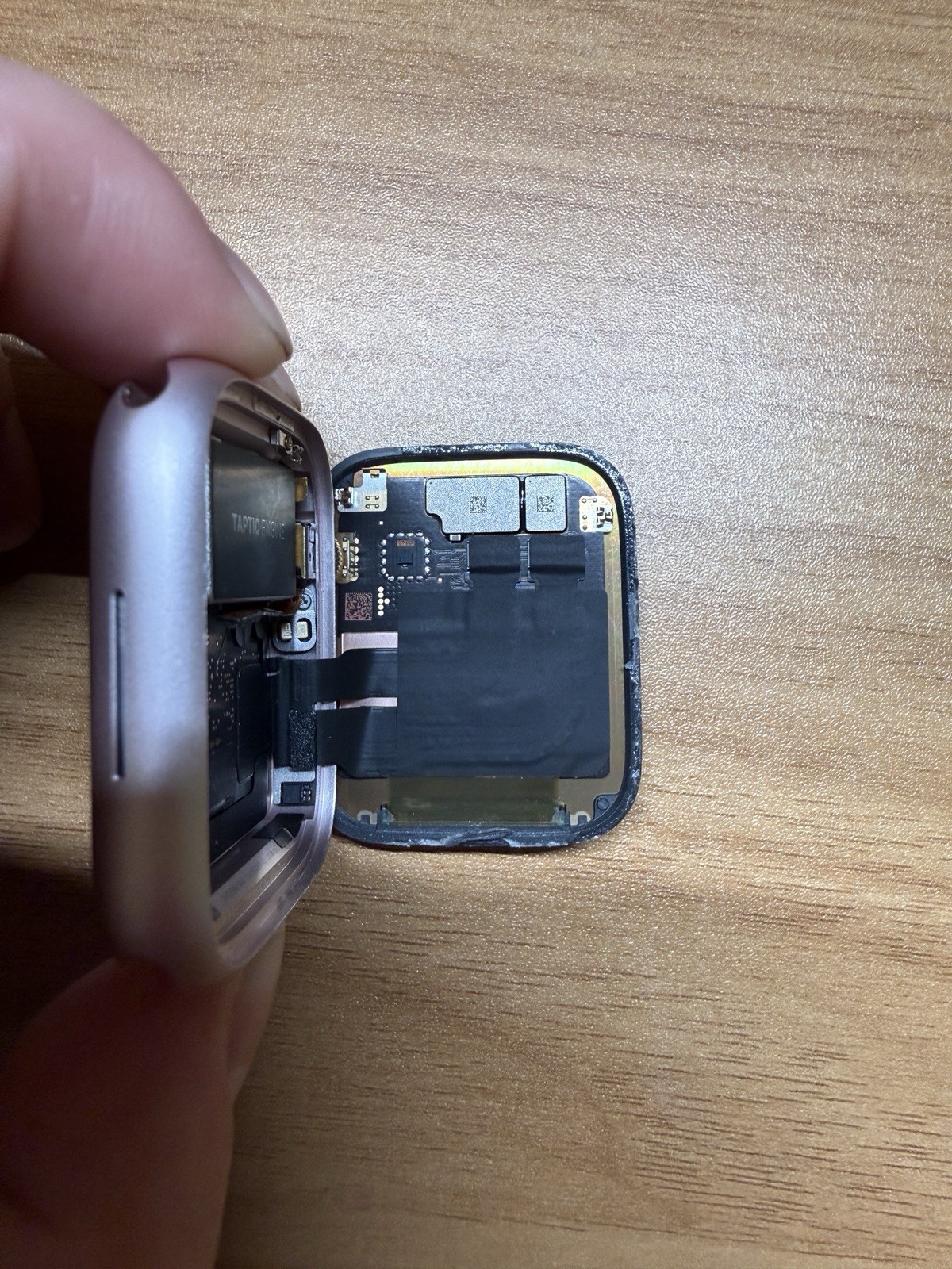 Apple Watch Series 9 45mm Pink GPS FOR PARTS Powers On No Display iPhone Detects
