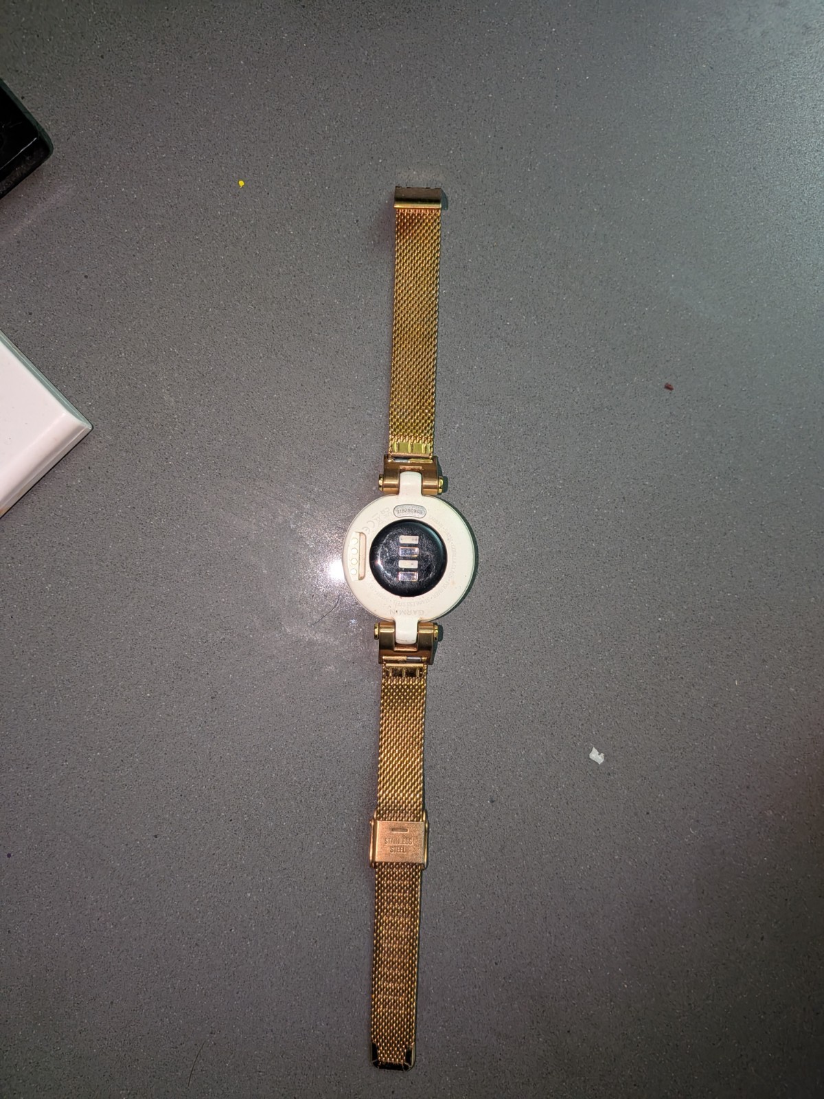 GARMIN Lily Classic White Cream & Gold Band Smartwatch W/ Bluetooth. LM98