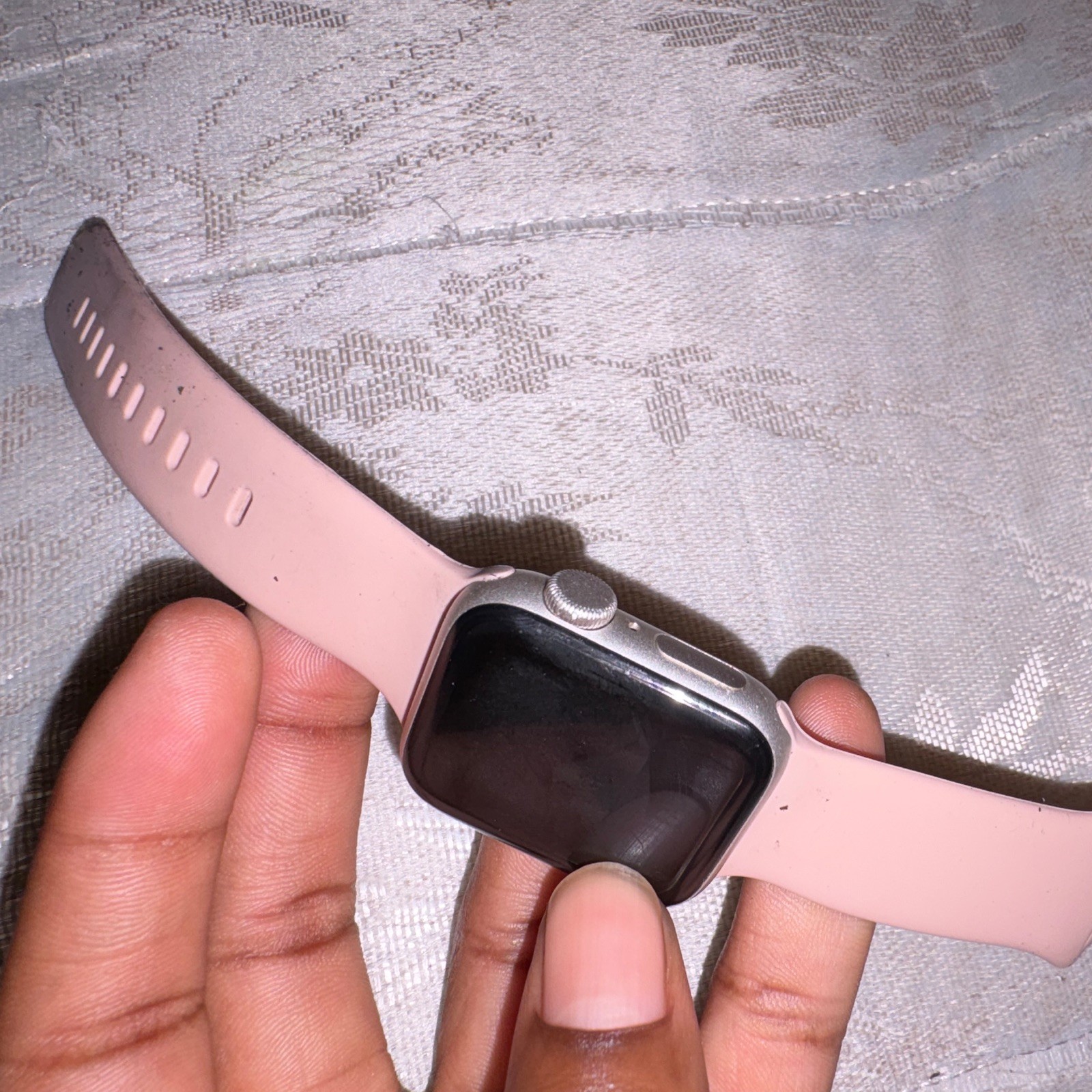 Apple Watch 40mm Silver Aluminum Case Touchscreen Pink Silicone Band iOS