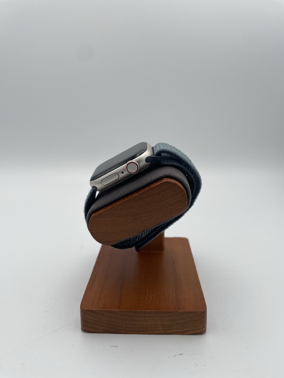 Apple Watch SE 40mm LTE Starlight Nylon Loop Band Includes BOX