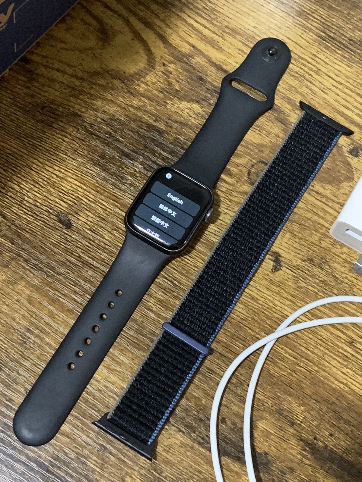 Apple Watch SE 40mm Aluminum + Extra Band