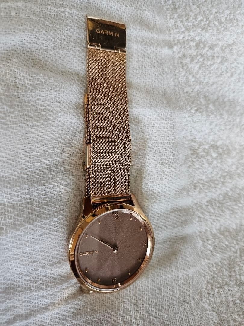 Garmin vivomove Luxe Hybrid Smartwatch 24K Gold PVD White Leather