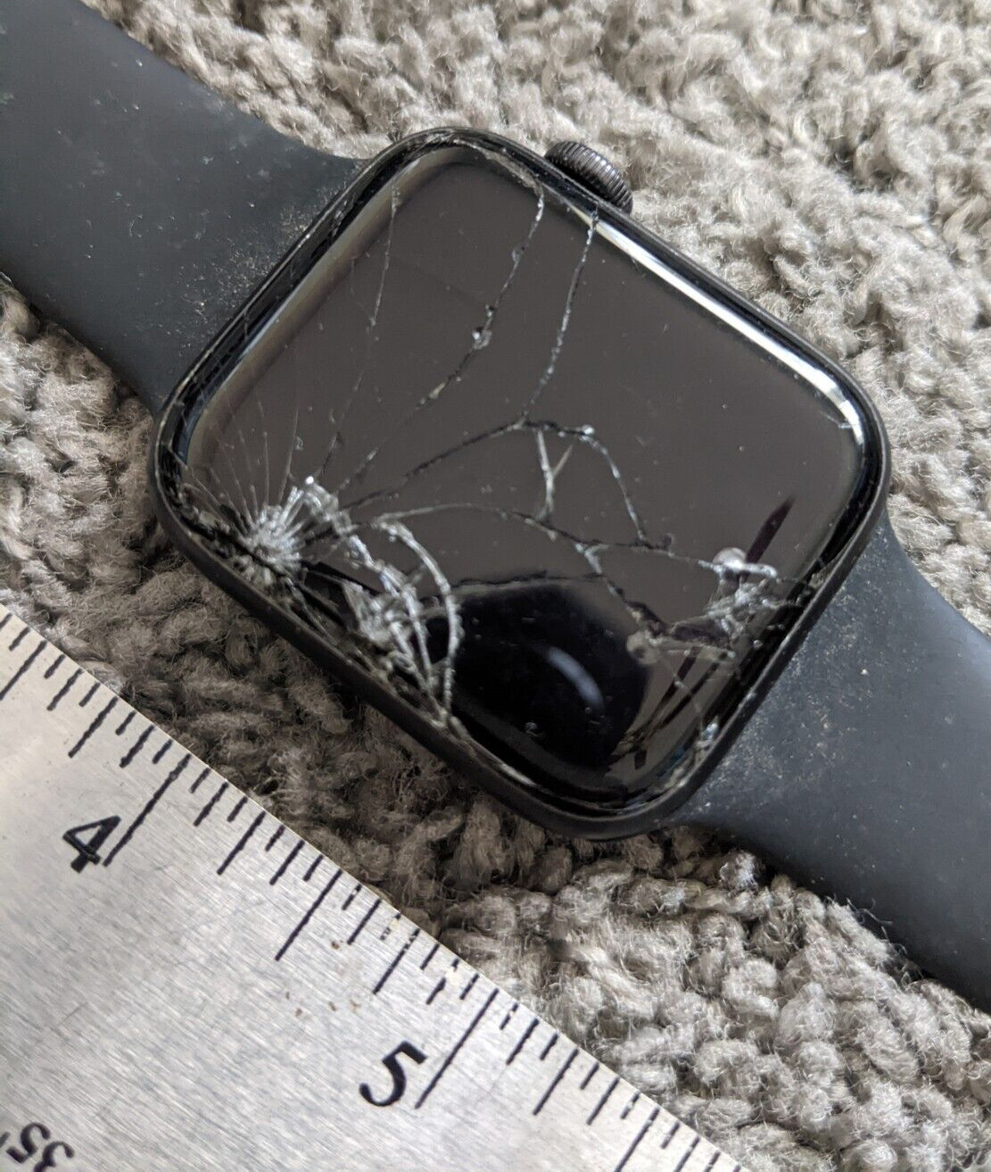 APPLE iWATCH SMART WATCH DAMAGED SERIES 5 44mm WR50M CRACKED UNTESTED
