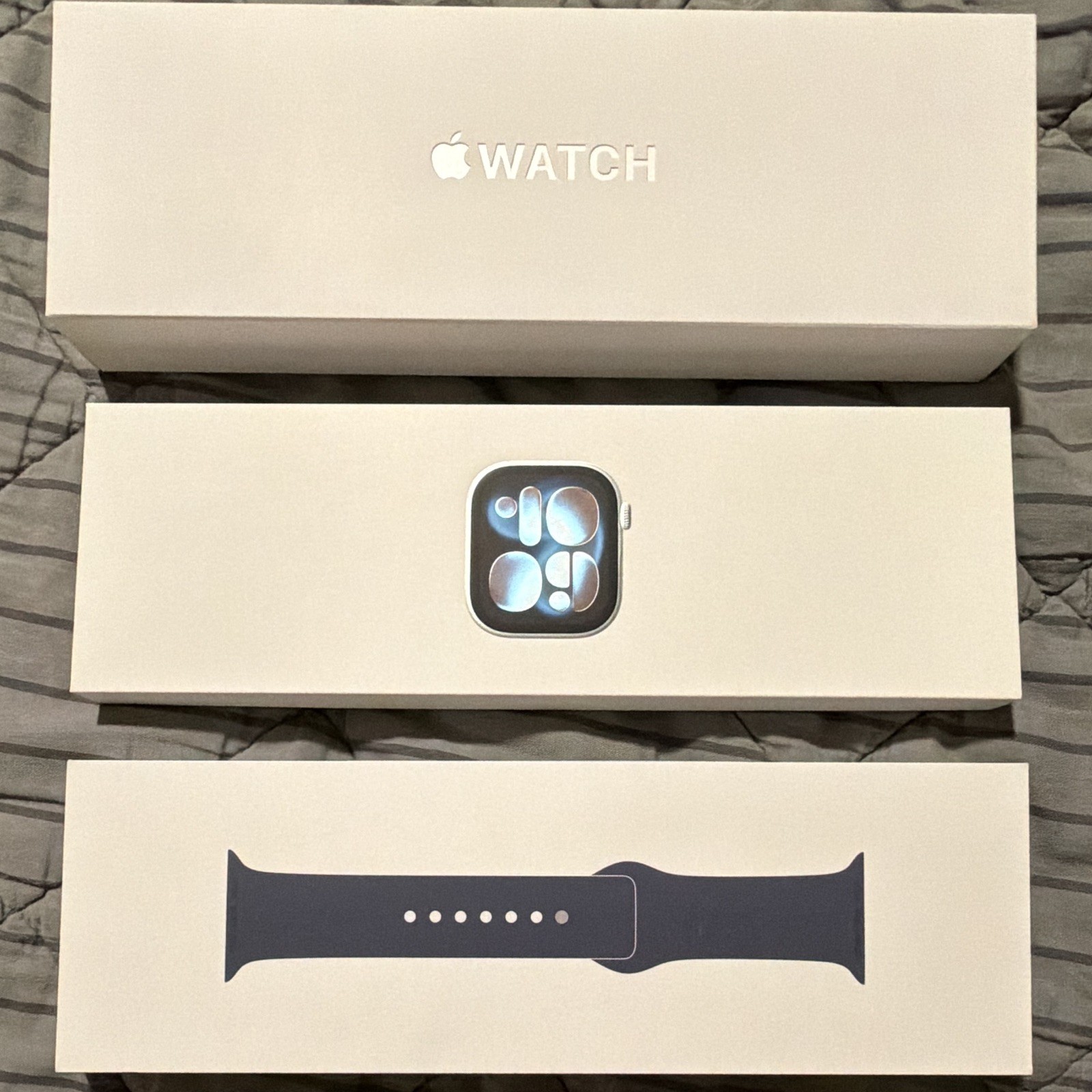 Apple Watch Series 11. 42mm Space Gray Aluminum ONLY WIFI+GPS (no Cellular)