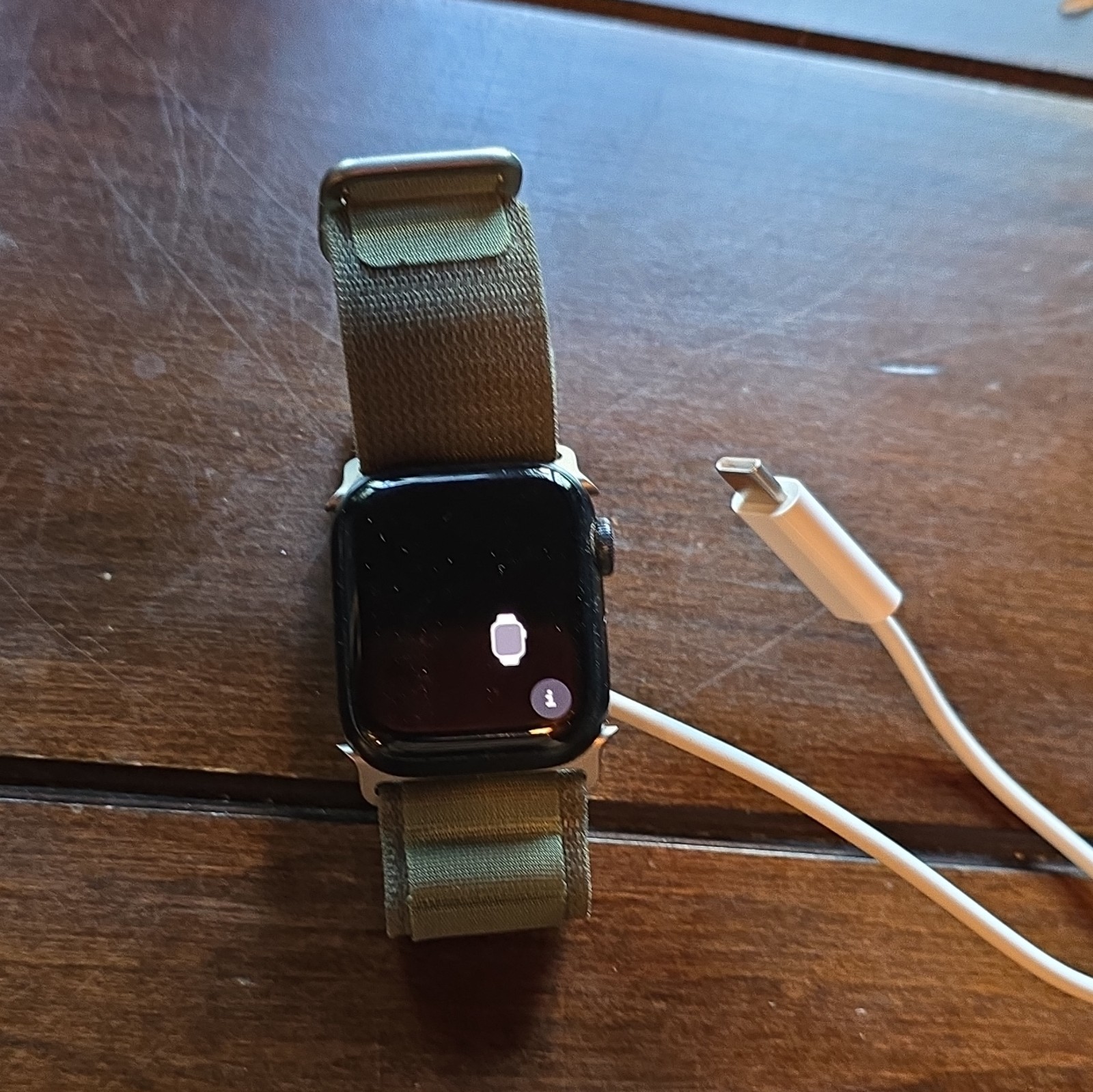 Apple Watch Series 7 41mm Wi‑Fi Black Aluminum Case Green Nylon Band iOS