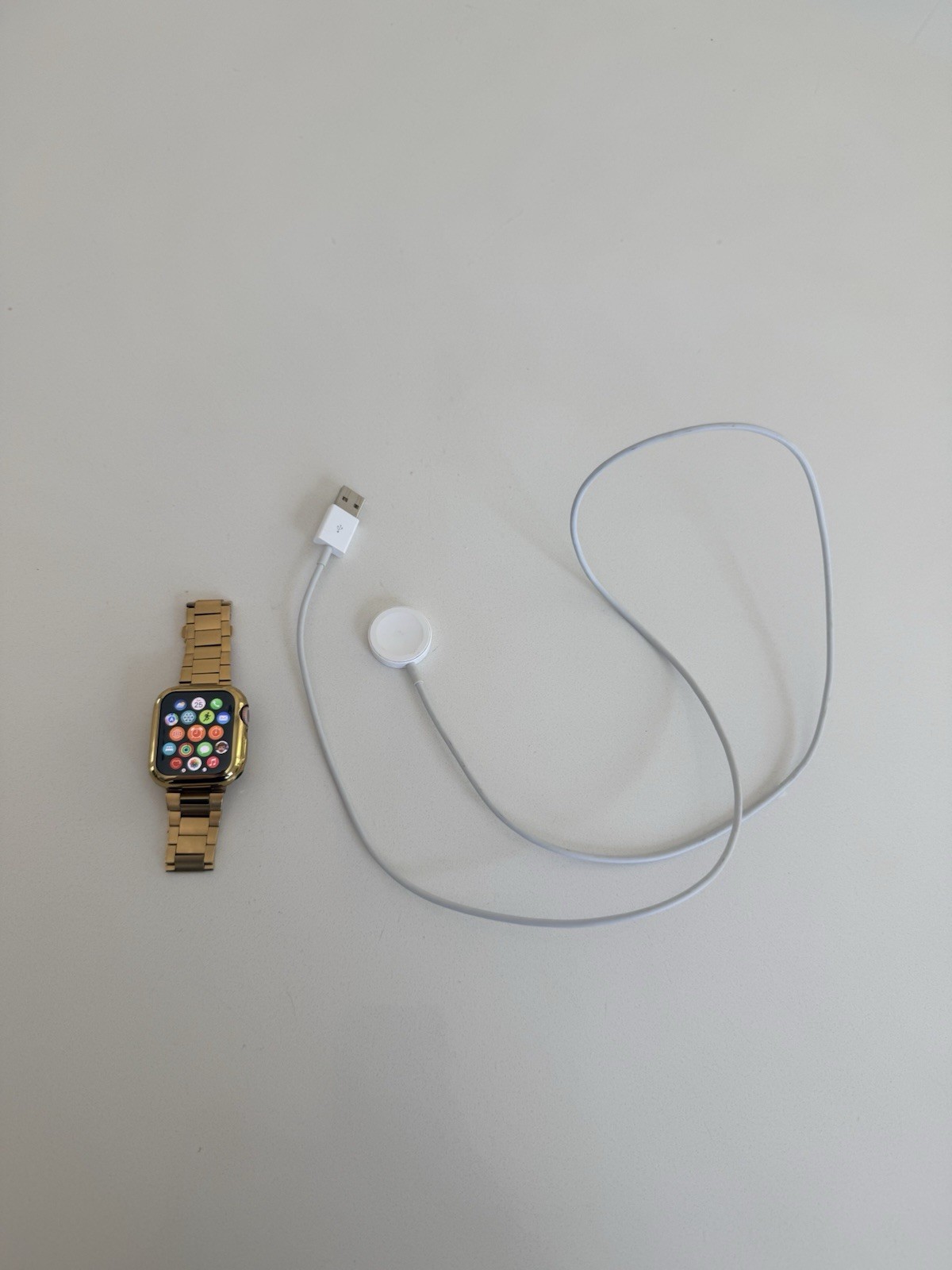 Apple Watch Series 4 A2291 32GB Rose Gold with Gold Waistband