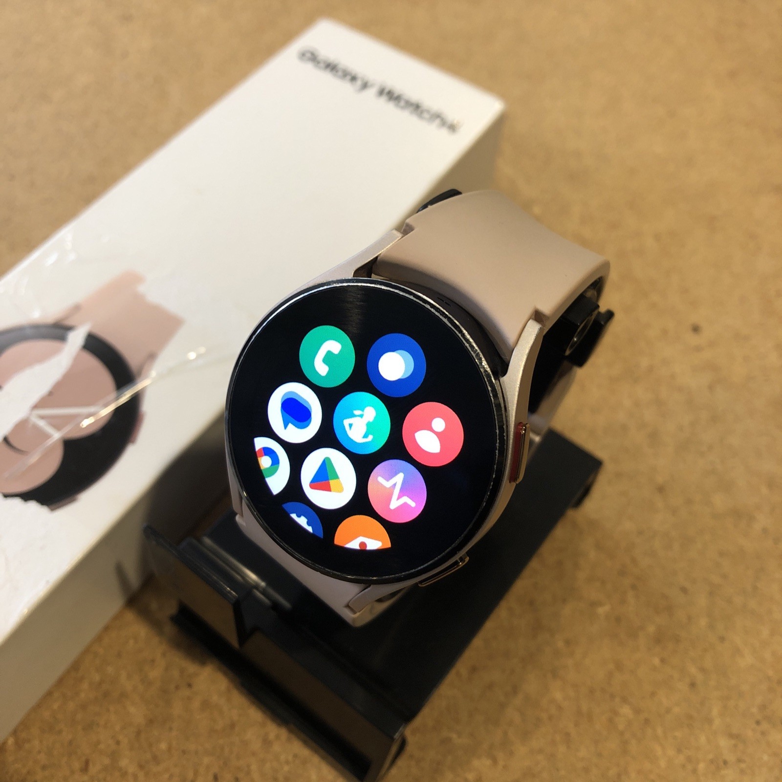 Samsung Galaxy Watch 4 40mm GPS Wifi Bluetooth Smartwatch SM-R860 Pink Gold S/M