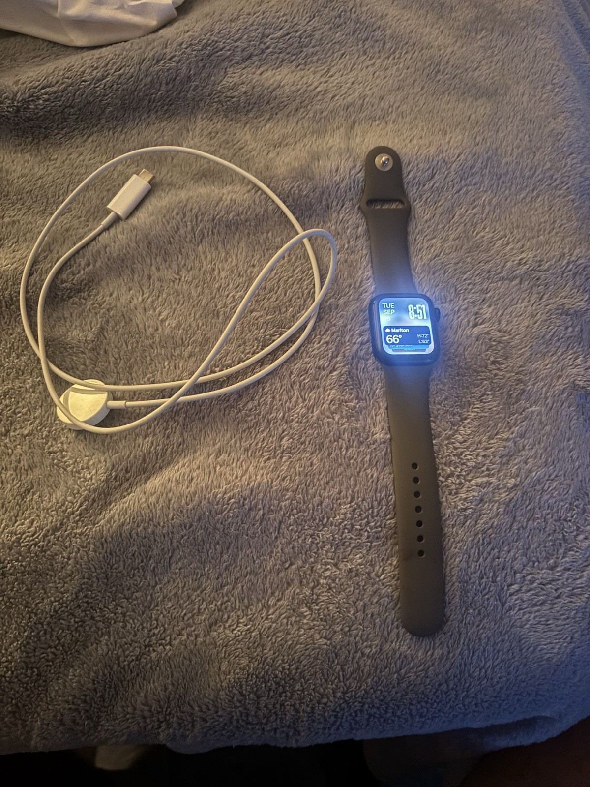 Apple Watch SE (2022) 40mm midnight black, grey band