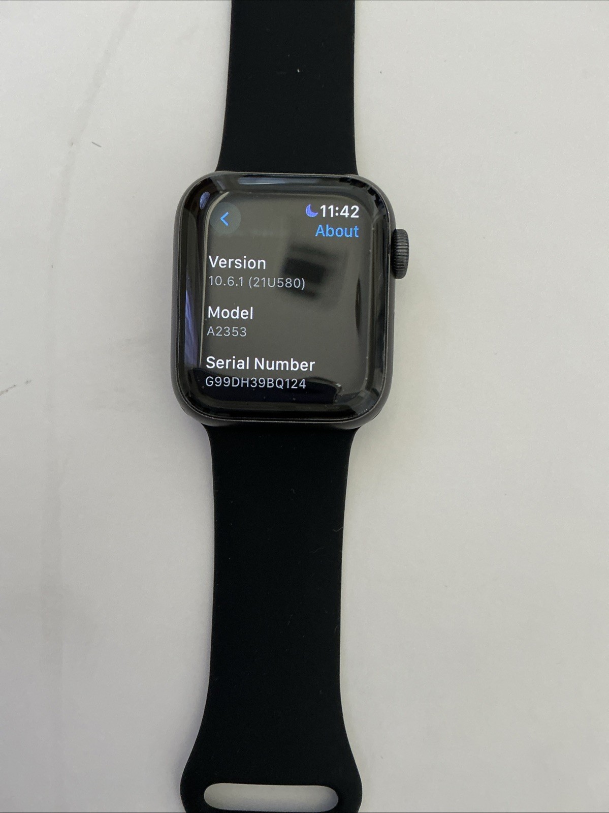 Apple Watch SE 1st Gen (GPS+LTE) 40MM Space Gray Aluminum Case Black Sport Band