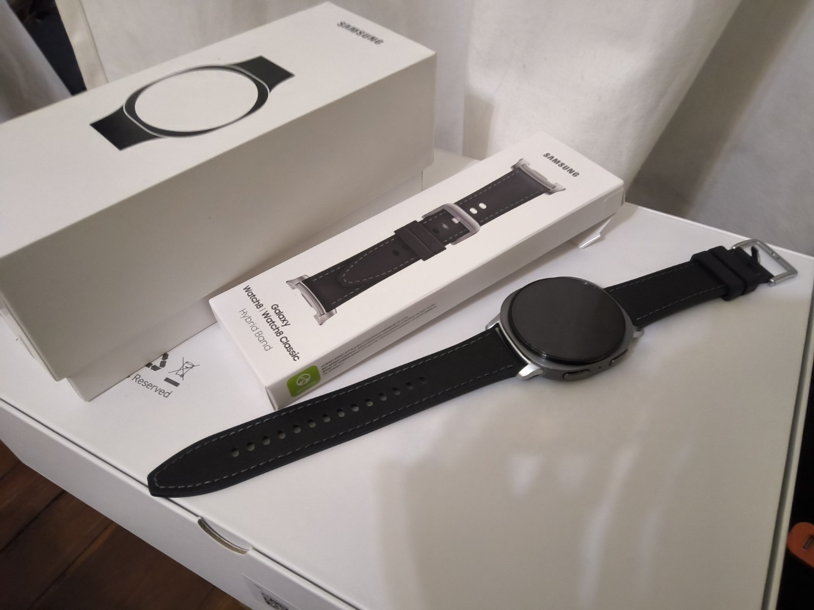 Samsung Galaxy Watch 8 44mm Graphite WiFi/Bluetooth Hybrid Leather Band Open Box