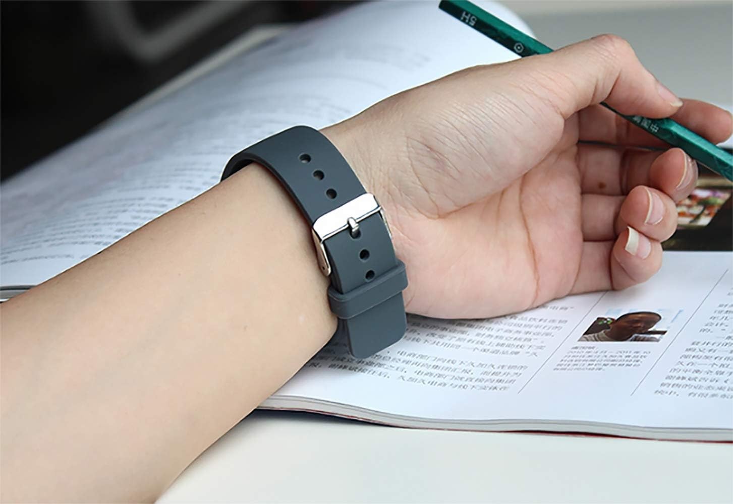 20mm Silicone Strap with Metal Clasps for Samsung Gear S2 – 1PC