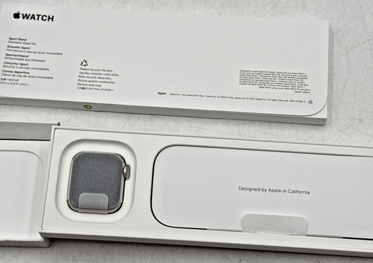 Apple Watch SE 3 40mm GPS Starlight Aluminum Case w Sport Band S/M MEH34LW/A