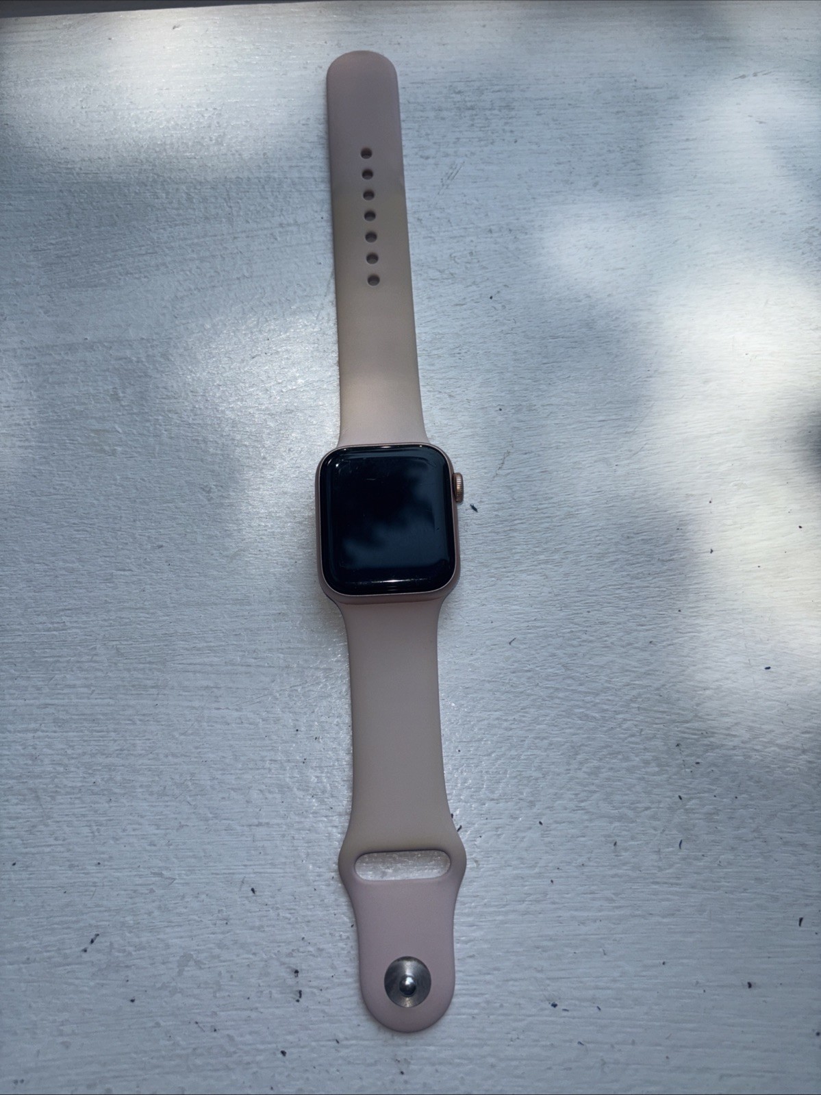 Apple Watch SE 1st Gen GPS 40mm Rose Gold Aluminum Case Starlight Band MKQ03LL/A